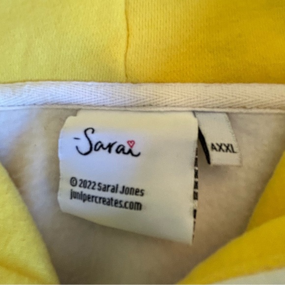 Sarai Baggy White Sweatshirt with Yellow Hood Lining Colorful Text Size XXL - Picture 7 of 12